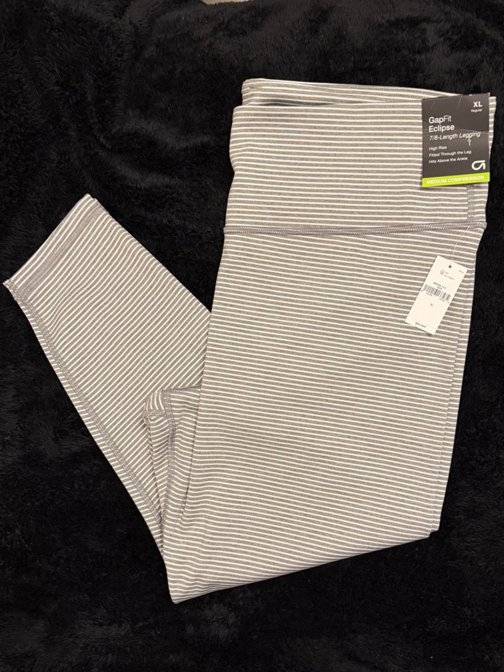 NWT GapFit Eclipse High Rise 7/8 Leggings - Striped Grey/White - XL